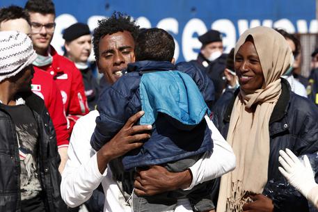 Immigrazione: a Trapani migranti soccorsi a largo Lampedusa